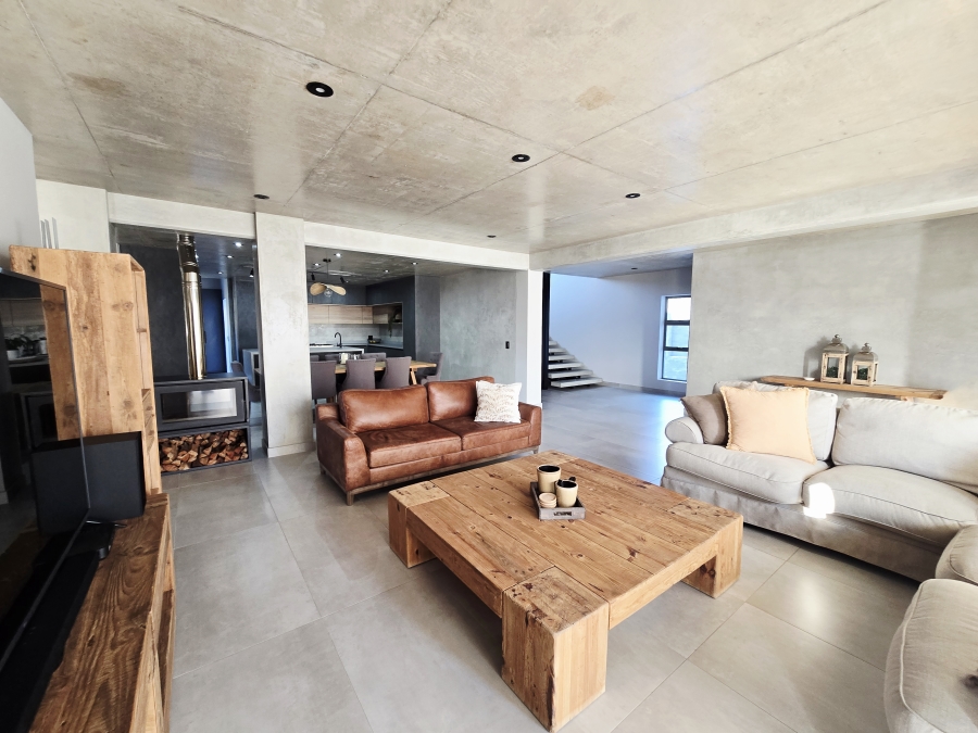 4 Bedroom Property for Sale in Kingswood Golf Estate Western Cape